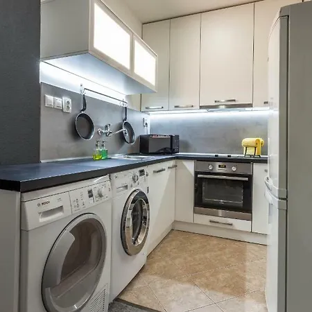 Air-conditioned Sancova - Old Town Apartment
